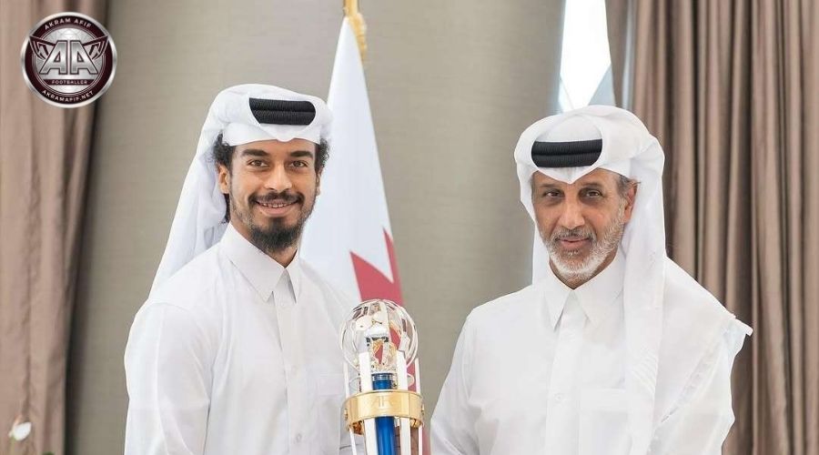 أكرم عفيف: تحليل العقلية القيادية والسمات السلوكية للنجم القطري الذكاء الميداني وآليات اتخاذ القرار لدى أكرم عفيف